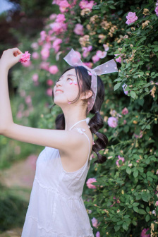 女保险公司推销员